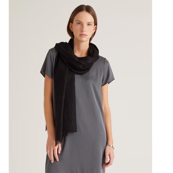 Quince 100% European Linen Black Drape Scarf
Fringe NWOT Preppy - Picture 2 of 5